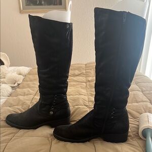 BareTraps Black Heeled Boots Classic Design
